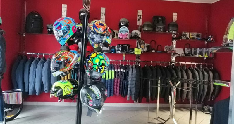 Veicoli usati, accessori e abbigliamento tecnico